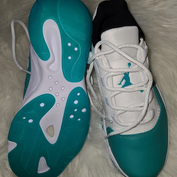 Jordans - Picture 10 of 17